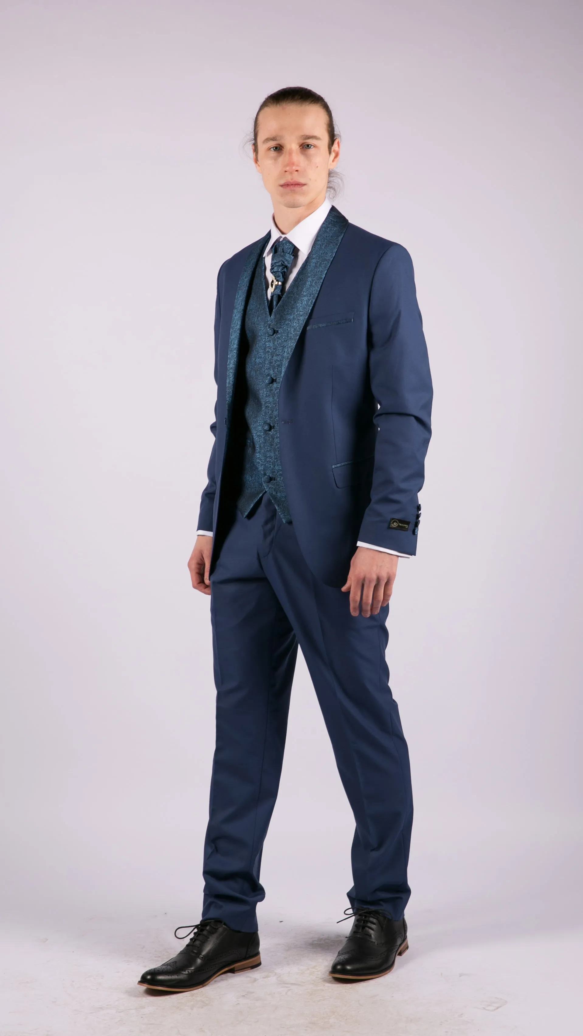 Costume de mariage 4 pièces avec cravate pour le marié