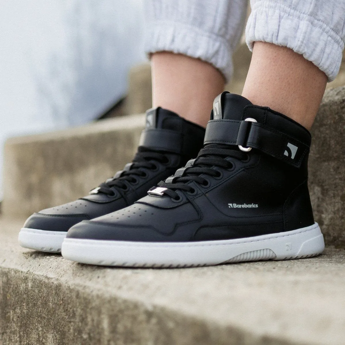 Baskets Pieds Nus Barebarics Zing - Montant - Noir & Blanc - Chaussures en Cuir_Be Lenka_Chaussures