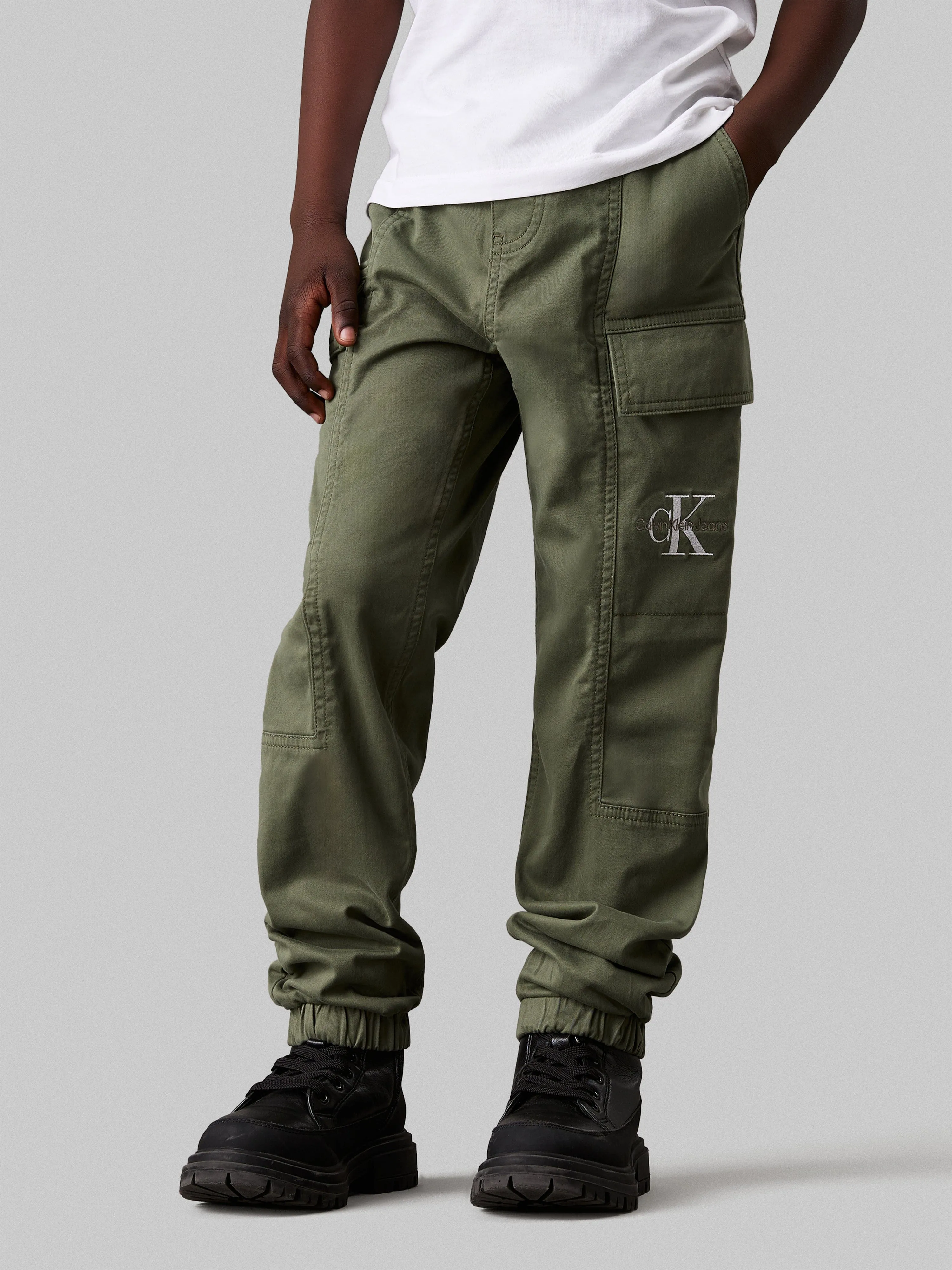 Pantalons cargo essentiels pour garçons en vert