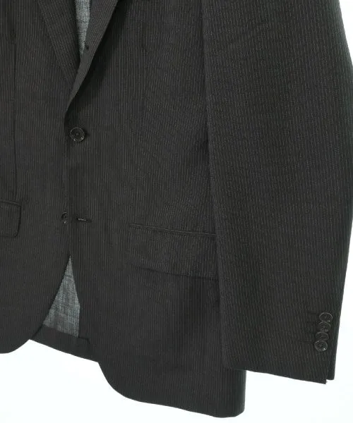 Brille par son élégance - Costumes d'affaires