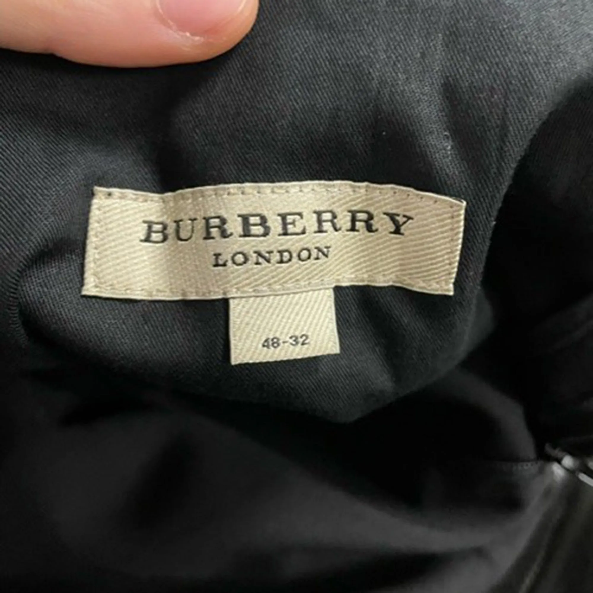 Pantalon droit Burberry à mi-taille en laine noire