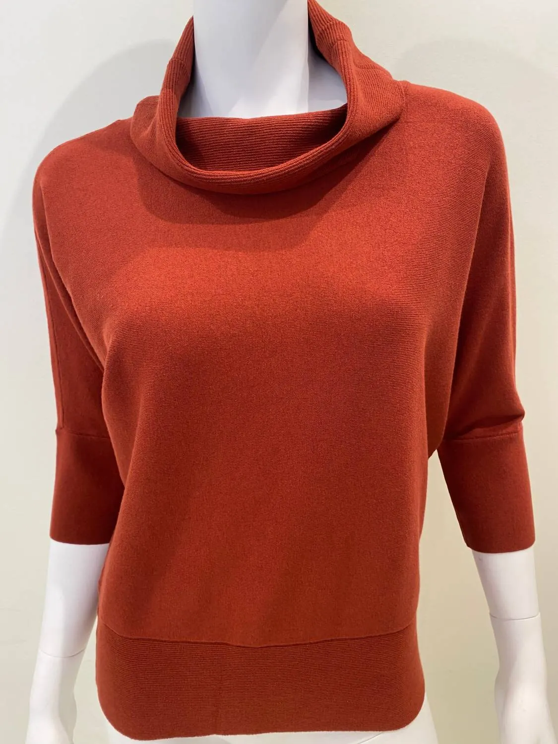 Pull à col cheminée et manches dolman en bourbon