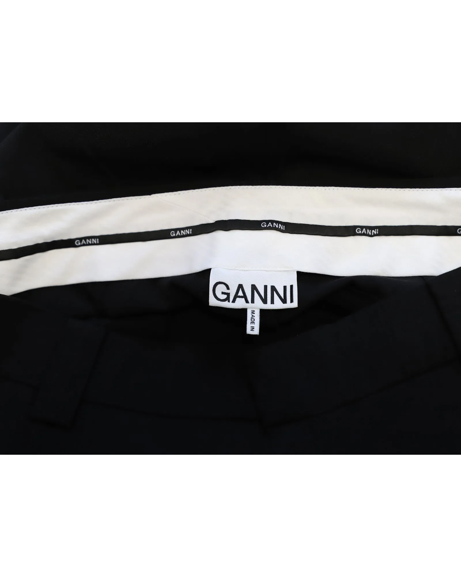 Ganni Pantalon droit court en viscose noire