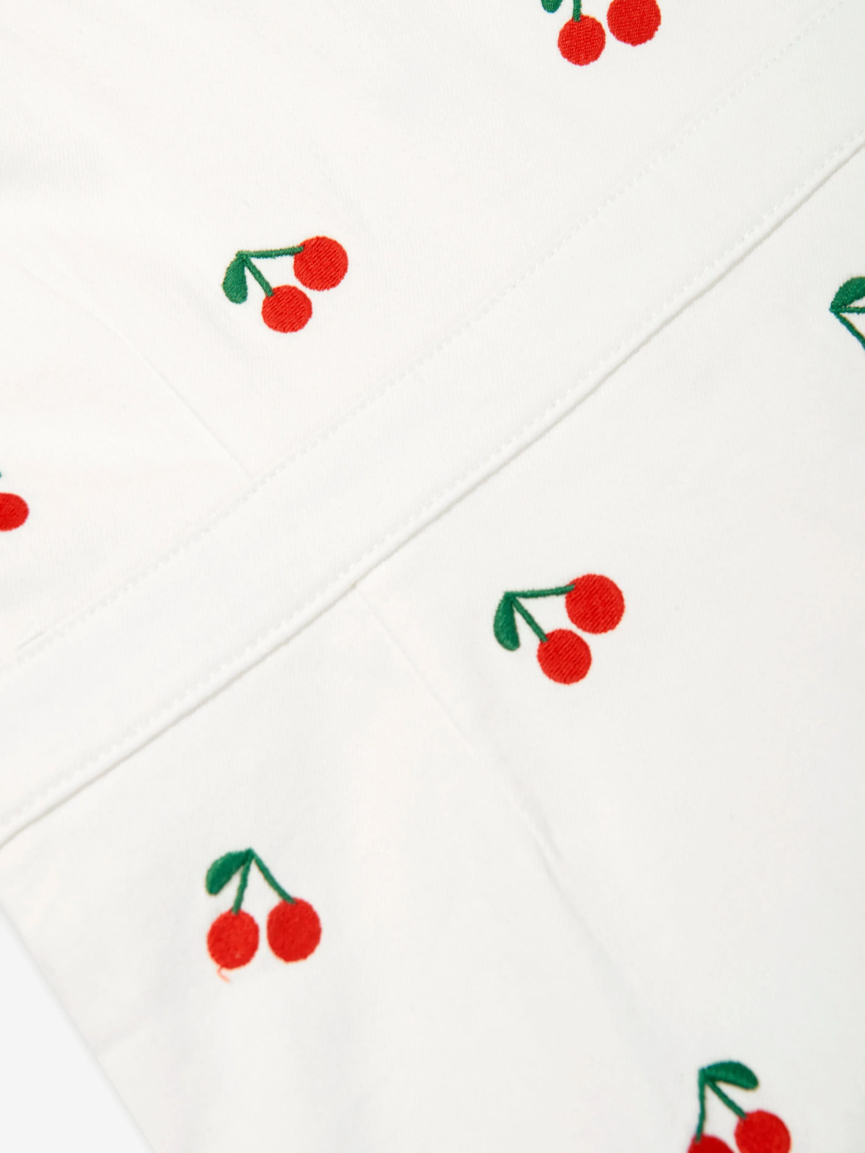 Robe brodée cerises pour filles en blanc