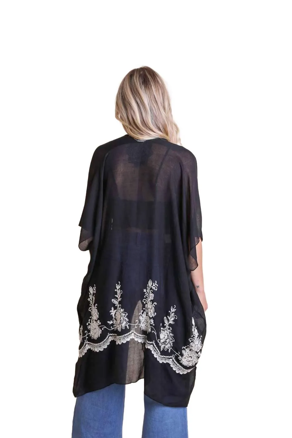 Kimono léger brodé de motifs floraux avec franges style boho en noir