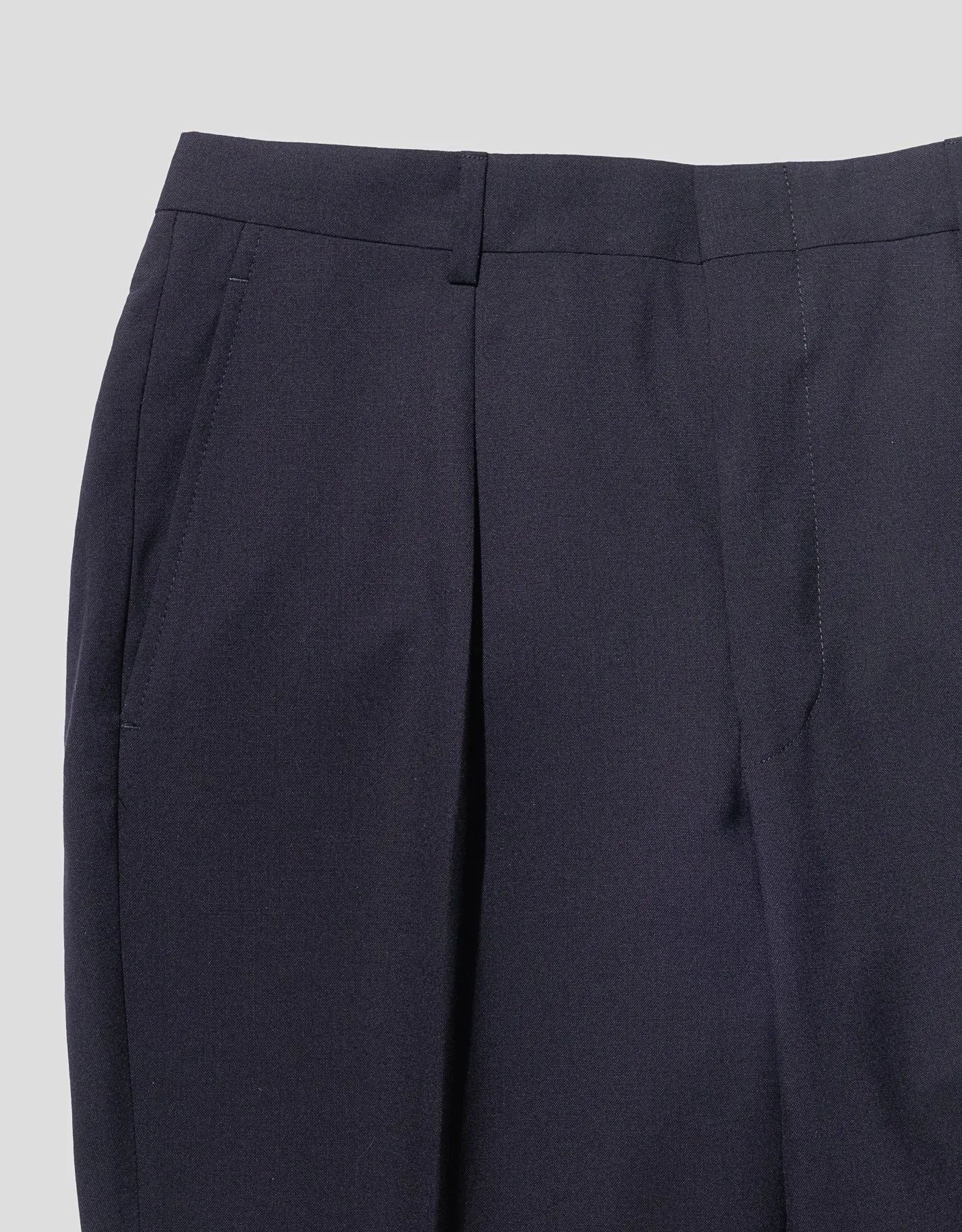 PANTALON EN LAINE À PLI SIMPLE MARINE
