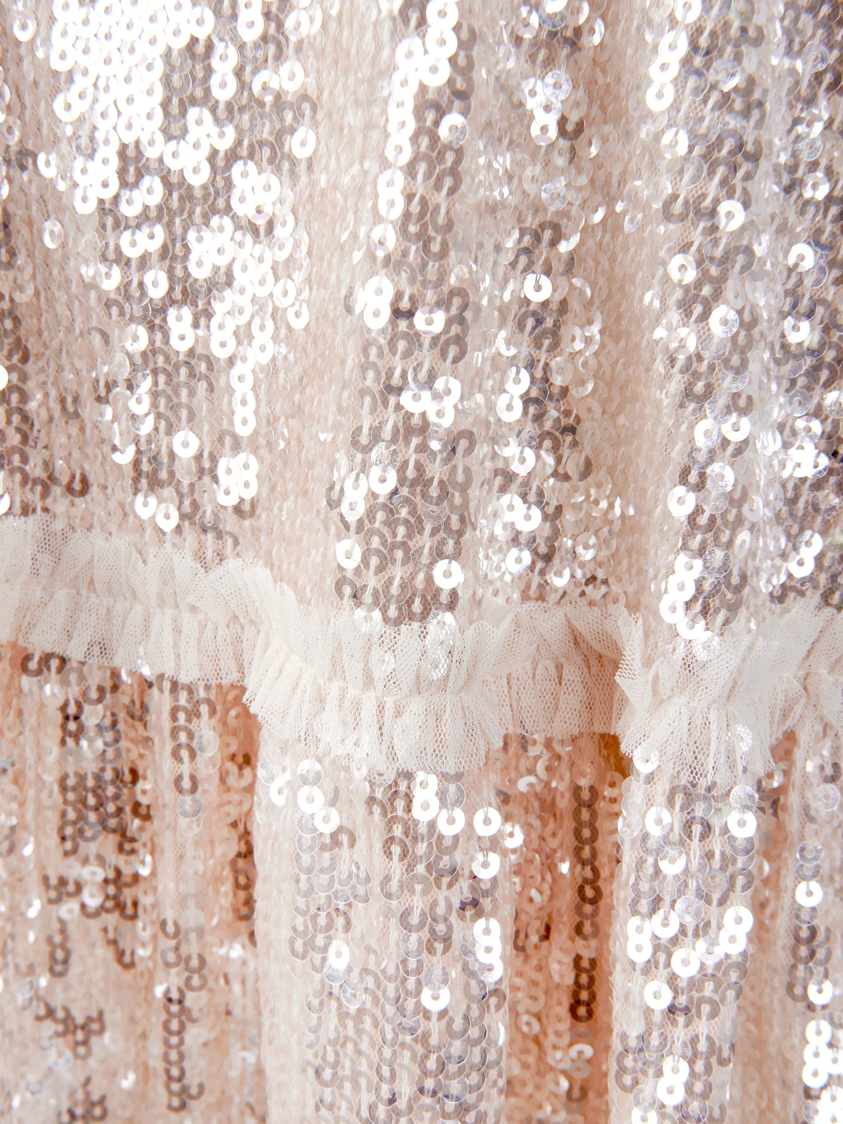 Robe Mila brillante de Needle & Thread en crème