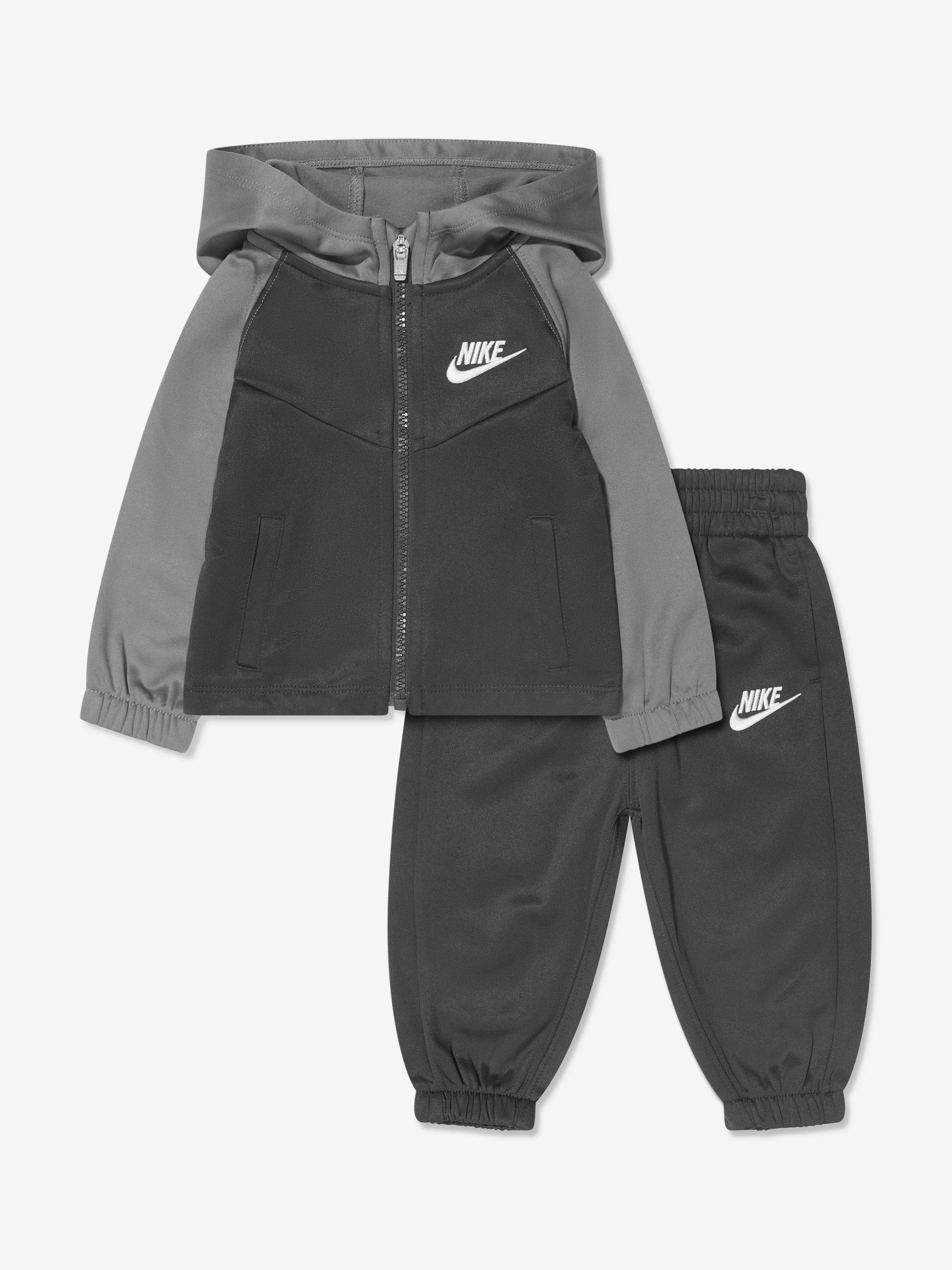Nike Ensemble de survêtement essentiel Lifestyle pour garçons en gris