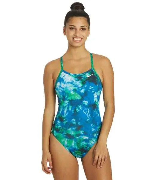 Maillot de bain une pièce Nike à motifs tie-dye et dos croisé