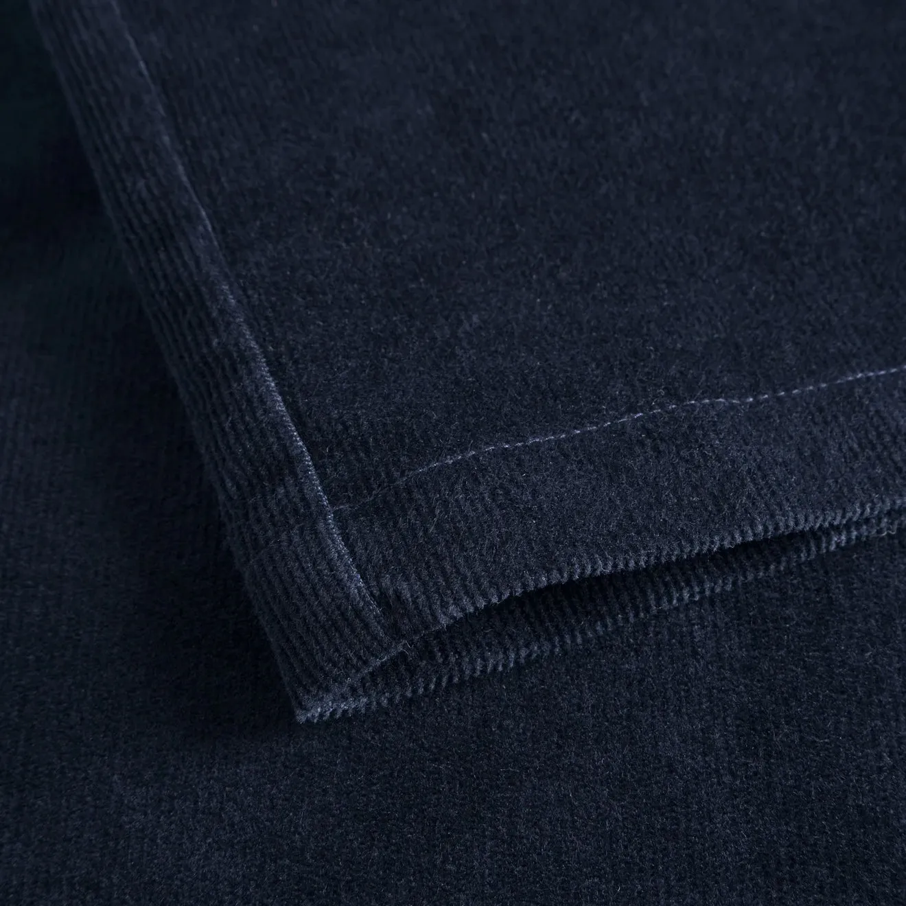 Norse Projects Pantalon Ragnar Relaxed en Solotex Velours Côtelé Bleu Marine Foncé