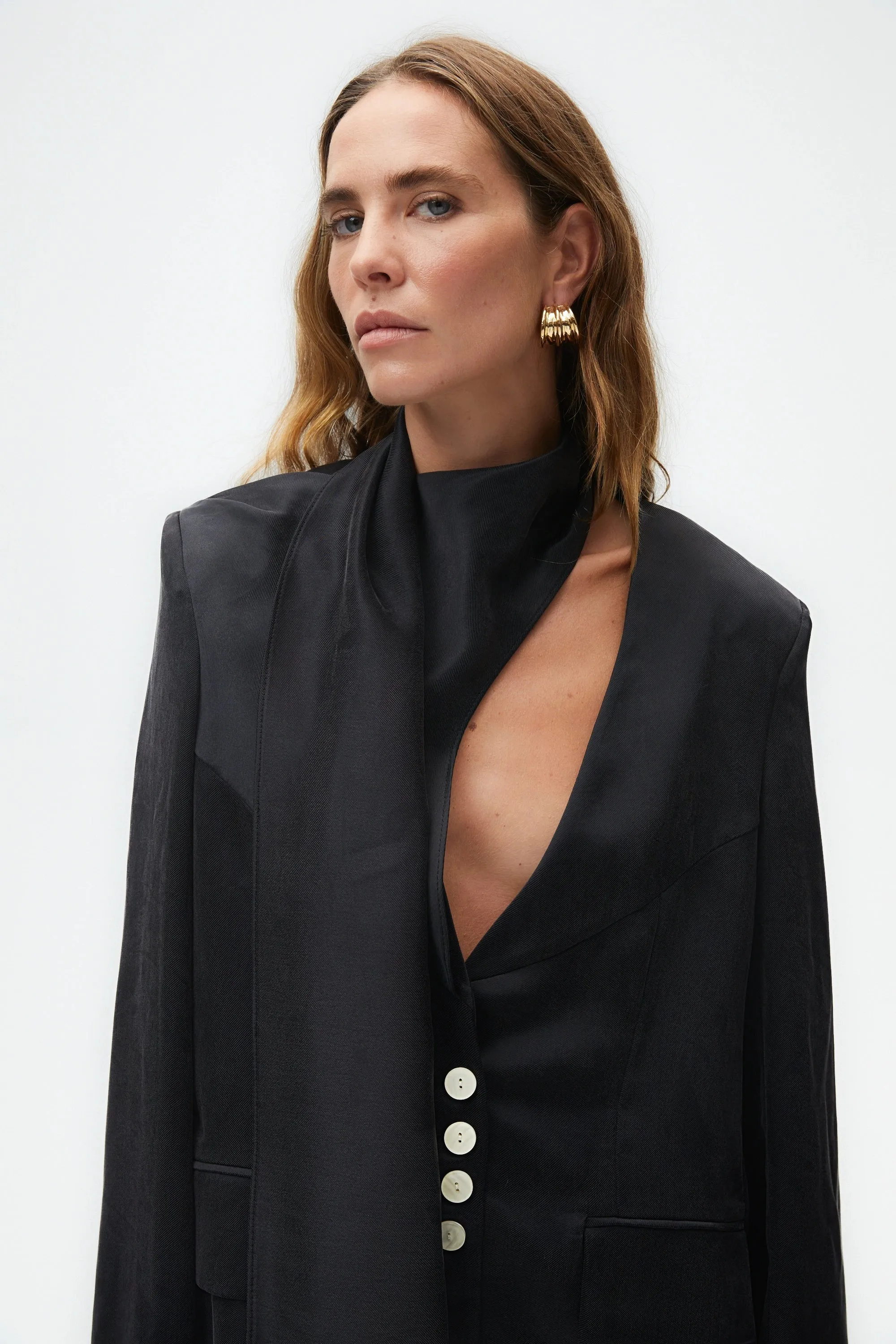 Veste épaulée à encolure basse