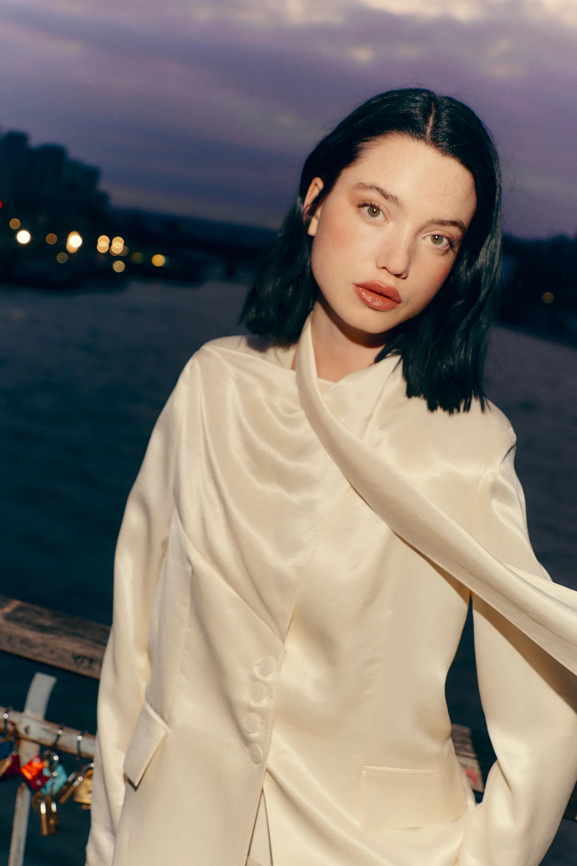 Veste épaulée à encolure basse